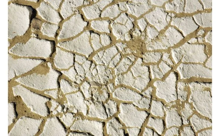 cracked-mud-desert-mosaic-pattern-closeup