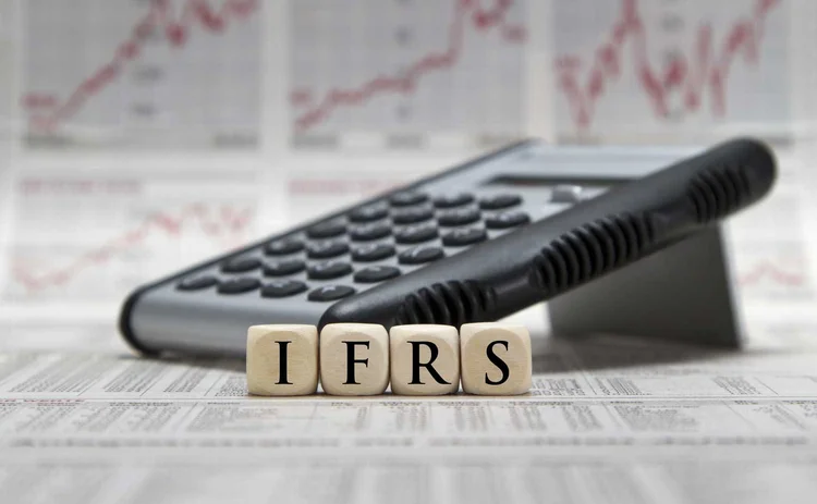 IFRS 9 trendline