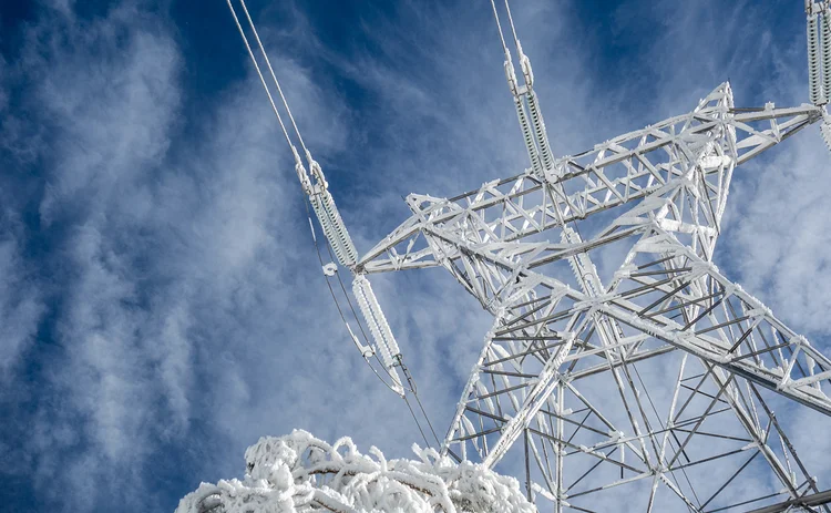 electricity-pylons-covered-in-ice