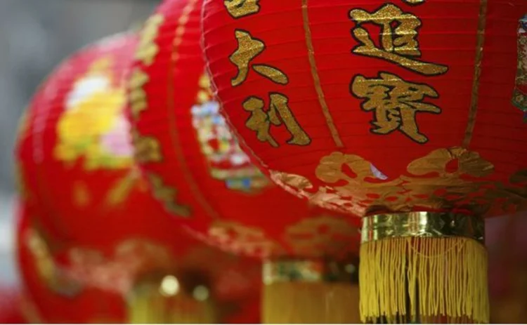 row-of-three-red-and-gold-chinese-lanterns