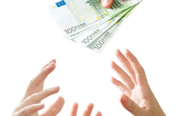hand-euro-cash